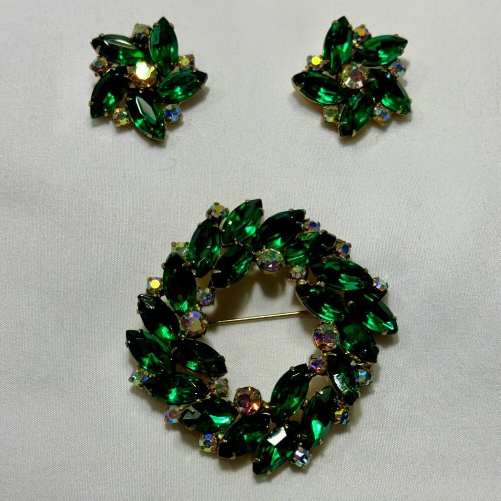 Vintage Estate Juliana D& E Demi-Parure-Wreath Brooch Green w Clip On Earrings